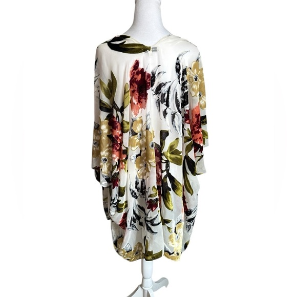 Woven Heart Floral Kimono Cardigan Swim Cover Lounge Top
OS - Picture 3 of 17